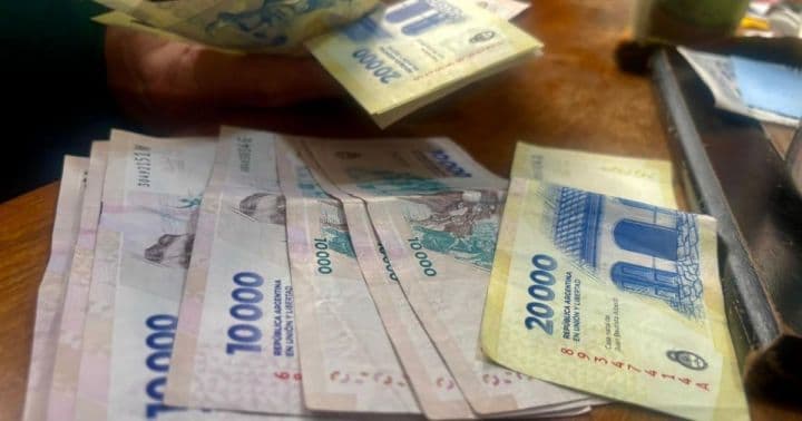 Casi 9 de cada 10 argentinos necesitan múltiples empleos
