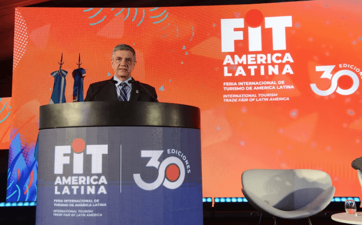 Macri exime del ABL a hoteles, restaurantes y librerías