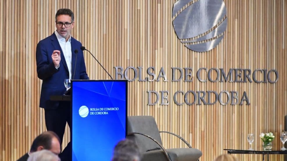 Sandleris advierte: sin orden fiscal habría crisis cambiaria