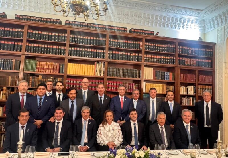Cafiero encabeza delegación argentina en Paris